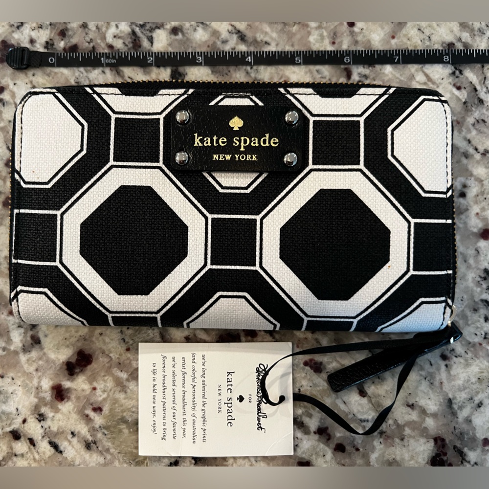 New Kate Spade Black and White Geo wallet